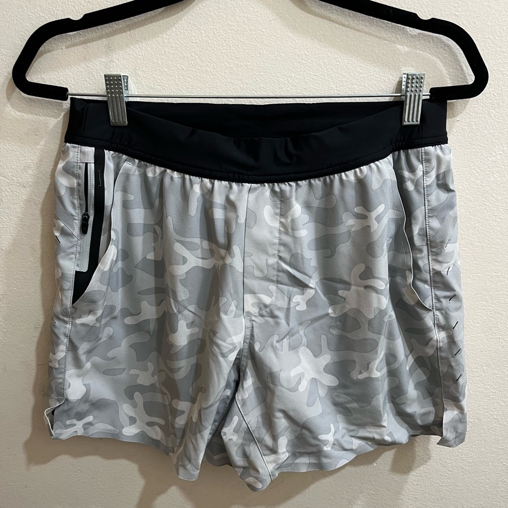 Ten thousand interval shorts with liner